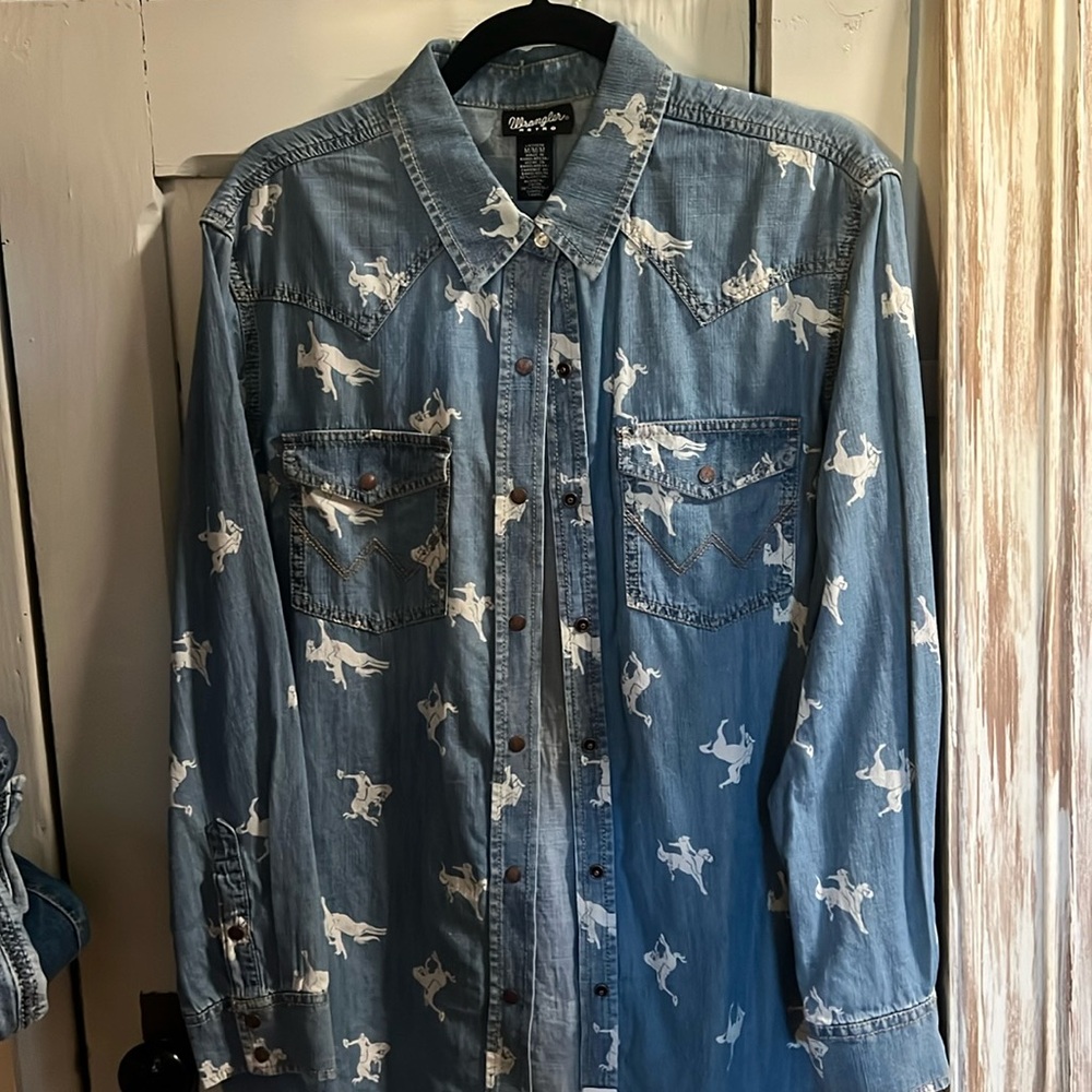 NWOT Wrangler Retro denim pearl snap ladies medium shirt